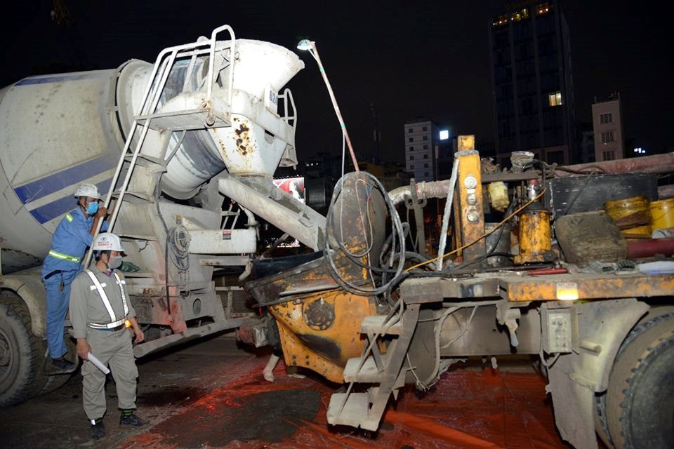 Ph&aacute;t hiện hơn 100 xe tải trộn b&ecirc; t&ocirc;ng từng đổ 1.200 m&sup3; xuy&ecirc;n đ&ecirc;m, c&ocirc;ng tr&igrave;nh ngầm d&agrave;i 236 m, s&acirc;u 32 m lộ diện - Ảnh 1.