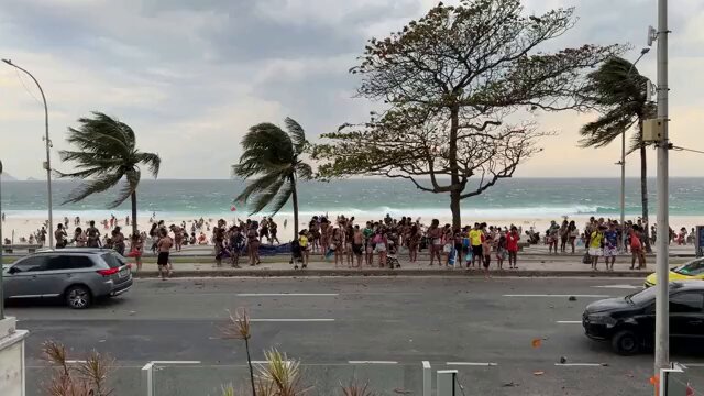 Cảnh tượng hoảng loạn tại b&atilde;i biển ở Brazil ng&agrave;y 29 th&aacute;ng 7 năm 2026 - Ảnh 2.