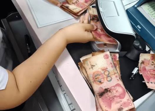 Về nhà sau hơn nửa tháng đi công tác, người đàn ông tái mặt khi thấy thứ ở ban công: Mất 14 giờ 'giải cứu' - Ảnh 3.