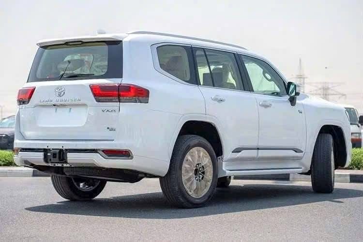 Đại lý báo Toyota Land Cruiser hybrid ra mắt Việt Nam trong tháng 9, khách muốn nhận xe sớm phải trả thêm gần 900 triệu đồng - Ảnh 4.