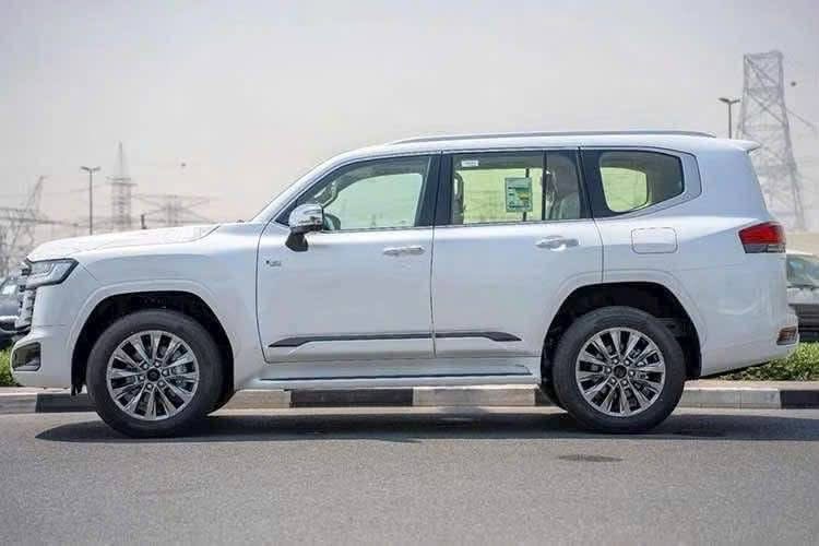 Đại lý báo Toyota Land Cruiser hybrid ra mắt Việt Nam trong tháng 9, khách muốn nhận xe sớm phải trả thêm gần 900 triệu đồng - Ảnh 5.