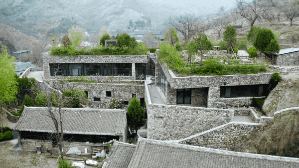 Biệt thự dưới ch&acirc;n Vạn L&yacute; Trường Th&agrave;nh: Cuộc sống an y&ecirc;n của người đ&agrave;n &ocirc;ng Mỹ - Ảnh 3.