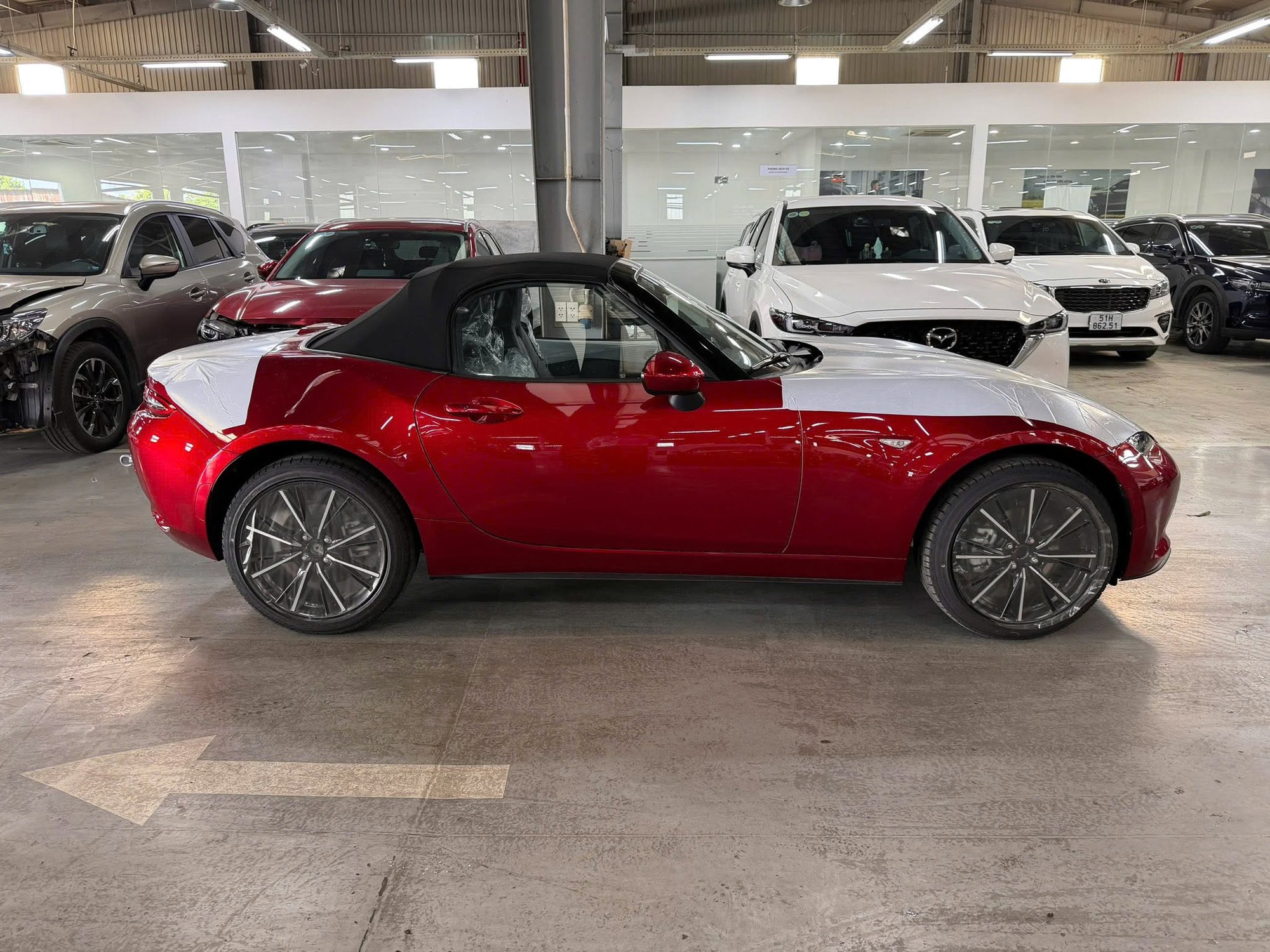 Cường ‘Đô la’ sắm Mazda MX-5 số sàn giá hơn 1,3 tỷ đồng vừa ra mắt Việt Nam? - Ảnh 3. Cường ‘Đô la’ sắm Mazda MX-5 số sàn giá hơn 1,3 tỷ đồng vừa ra mắt Việt Nam? - Ảnh 3.