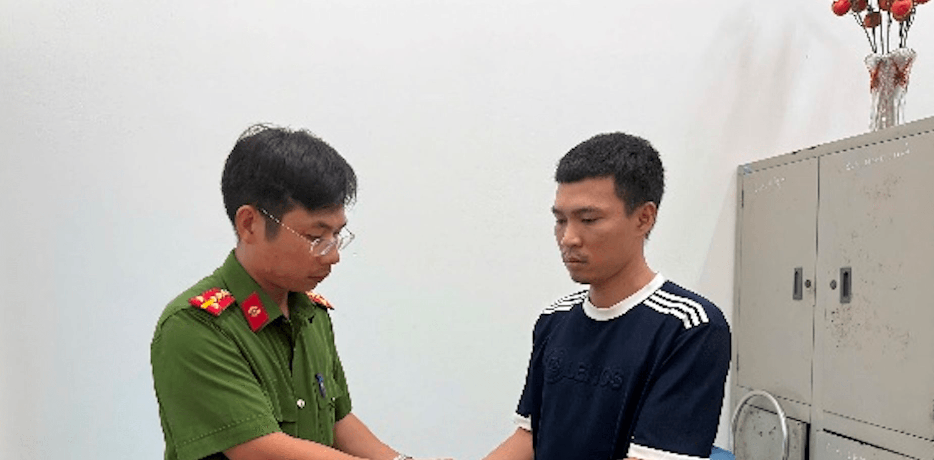C&ocirc;ng an điều tra giao dịch với nội dung sau: Một thanh ni&ecirc;n SN 1998 vừa bị bắt sau khi nhận chuyển khoản 61 triệu đồng trong 4 ng&agrave;y - Ảnh 1.