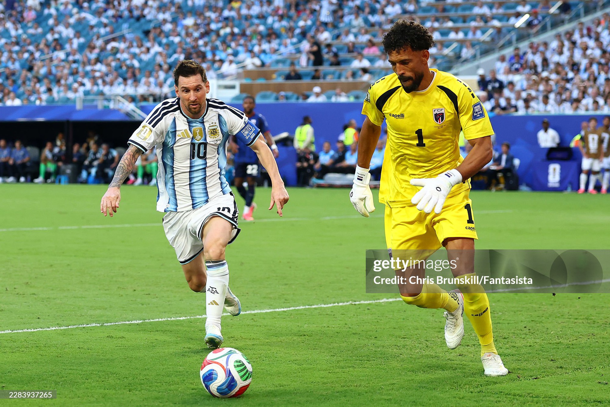 World Cup: Khiến Messi phải "tái mặt", thủ môn Cabo Verde hóa ra đang... thất nghiệp - Ảnh 2. World Cup: Khiến Messi phải "tái mặt", thủ môn Cabo Verde hóa ra đang... thất nghiệp - Ảnh 2.