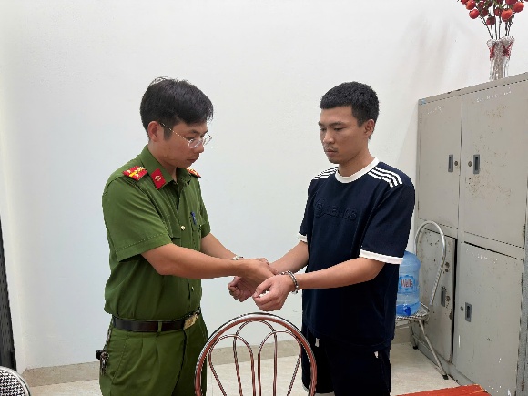 C&ocirc;ng an điều tra giao dịch với nội dung sau: Một thanh ni&ecirc;n SN 1998 vừa bị bắt sau khi nhận chuyển khoản 61 triệu đồng trong 4 ng&agrave;y - Ảnh 2.
