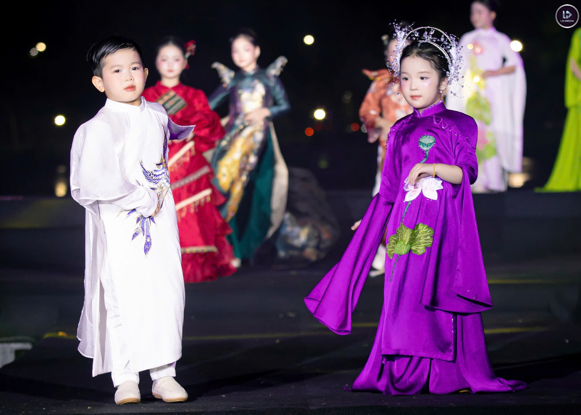 NTK Cao Thu Vân mang "Họa khúc di sản" đến Huế - Ảnh 5. NTK Cao Thu Vân mang "Họa khúc di sản" đến Huế - Ảnh 5.