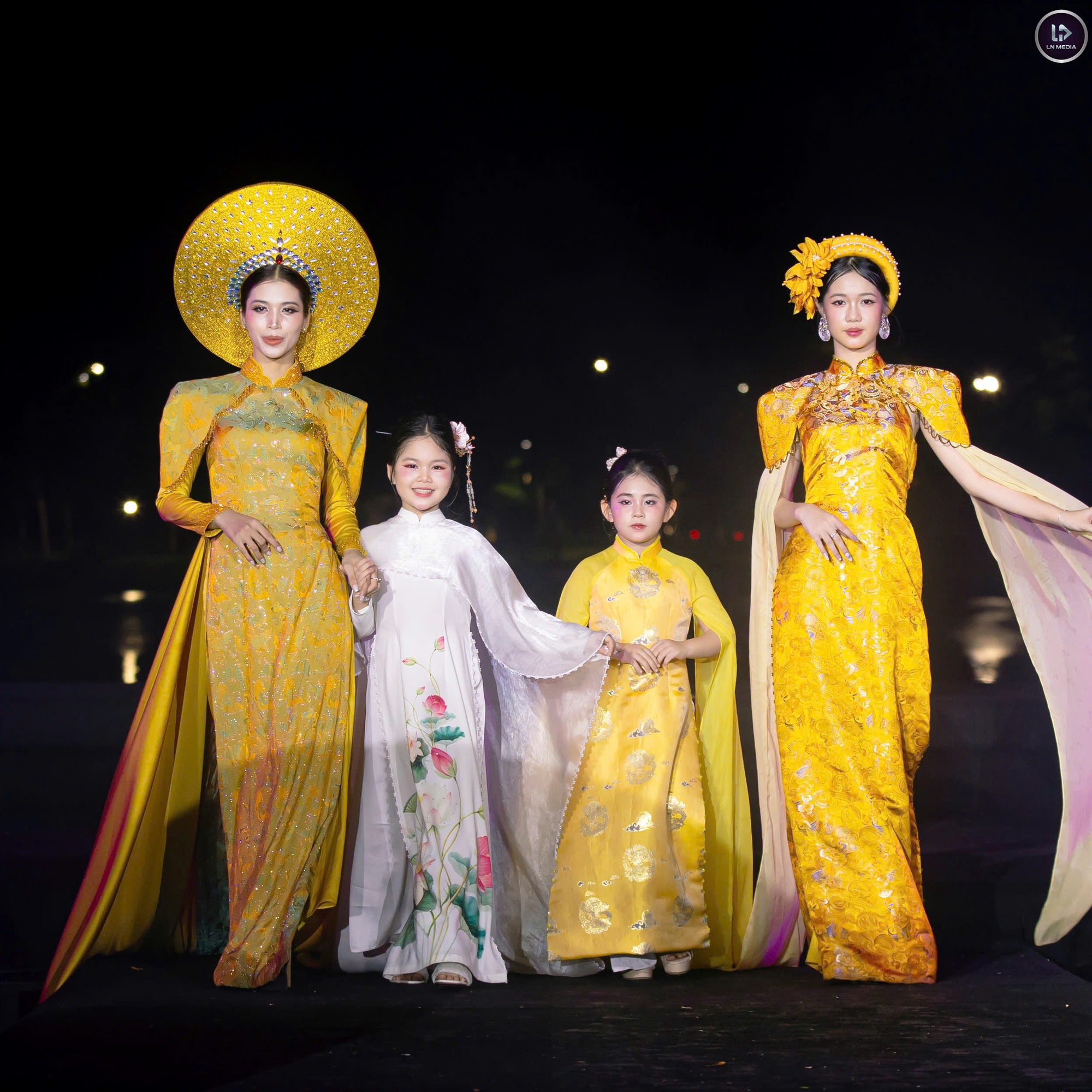 NTK Cao Thu Vân mang "Họa khúc di sản" đến Huế - Ảnh 3. NTK Cao Thu Vân mang "Họa khúc di sản" đến Huế - Ảnh 3.