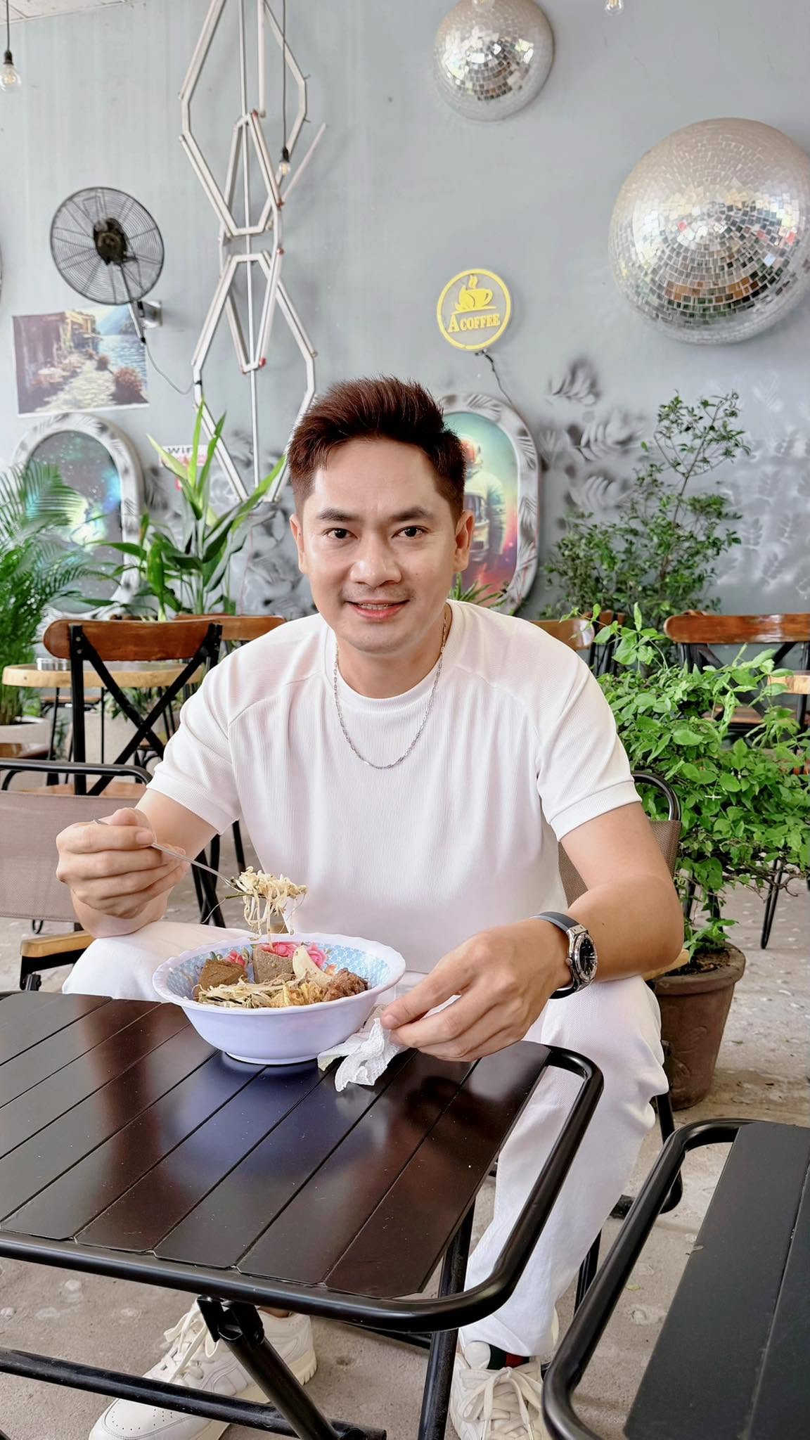 Danh s&aacute;ch 11 nam nghệ sĩ Việt lớn tuổi, nổi đ&igrave;nh đ&aacute;m chưa vợ con - Ảnh 11.