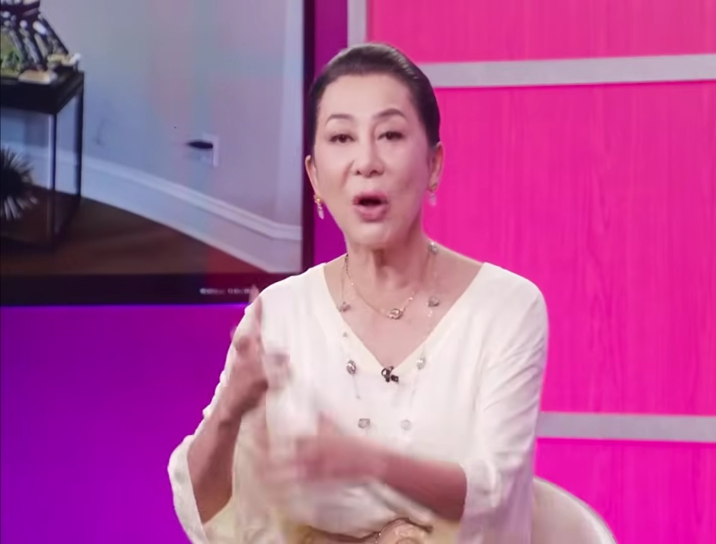 MC Kỳ Duy&ecirc;n đang dẫn gặp sự cố: "Show dừng 40 ph&uacute;t để cảnh s&aacute;t đến"- Ảnh 1.