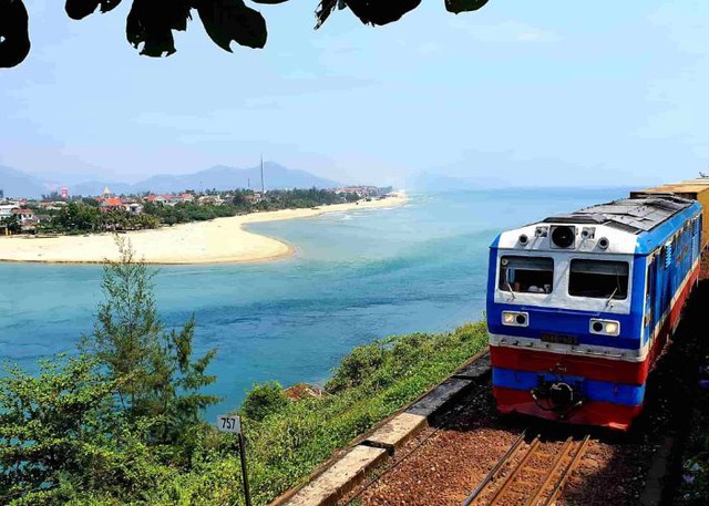 Kh&aacute;ch T&acirc;y nhất quyết đi t&agrave;u hỏa du lịch Việt Nam thay v&igrave; đi m&aacute;y bay, d&otilde;ng dạc tuy&ecirc;n bố: &ldquo;17 tiếng nhưng đ&aacute;ng từng ph&uacute;t&rdquo; - Ảnh 8.