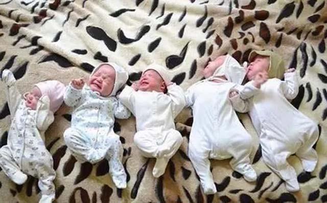 Người mẹ 35 tuổi mạo hiểm sinh 5 v&agrave; nỗi đau sau 19 năm nu&ocirc;i con - Ảnh 1.
