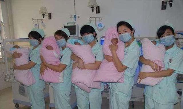 Người mẹ 35 tuổi mạo hiểm sinh 5 v&agrave; nỗi đau sau 19 năm nu&ocirc;i con - Ảnh 2.