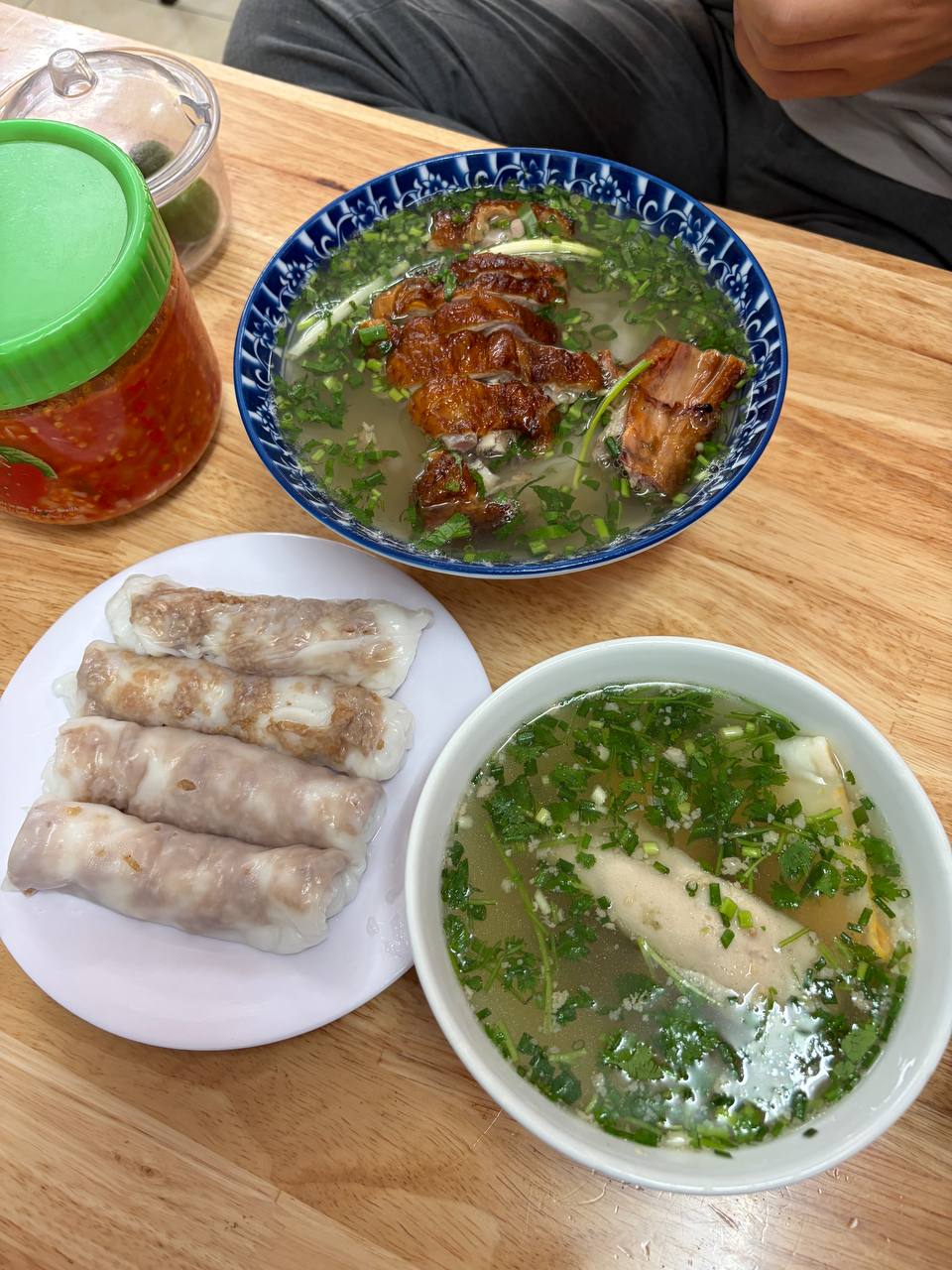 Khách Nga nếm thử ẩm thực Việt: Gần 20 loại bún, phở chưa đủ - Ảnh 5. Khách Nga nếm thử ẩm thực Việt: Gần 20 loại bún, phở chưa đủ - Ảnh 5.