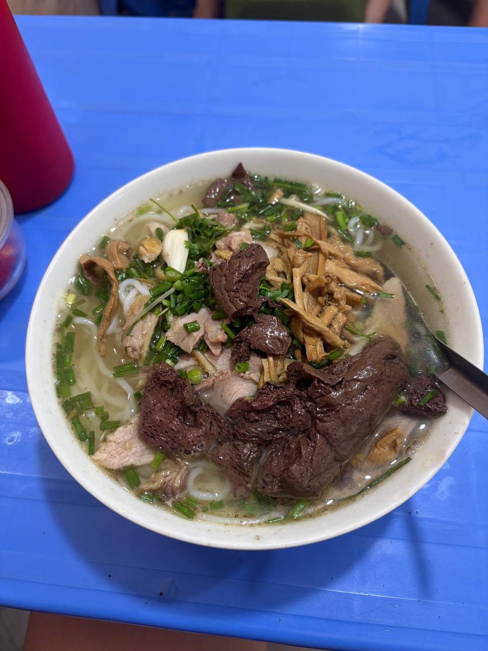 Khách Nga nếm thử ẩm thực Việt: Gần 20 loại bún, phở chưa đủ - Ảnh 6. Khách Nga nếm thử ẩm thực Việt: Gần 20 loại bún, phở chưa đủ - Ảnh 6.