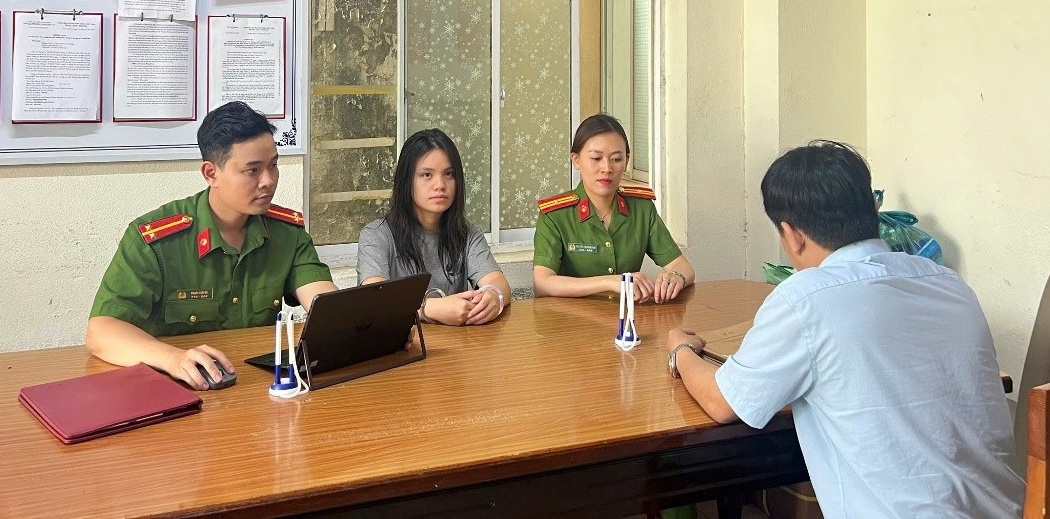 Bắt giữ đối tượng truy n&atilde; Nguyễn L&ecirc; Ho&agrave;ng Yến về tội ma t&uacute;y v&agrave; vũ kh&iacute; - Ảnh 2.