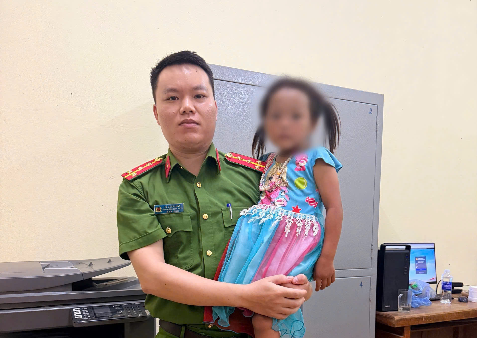Bắt cóc trẻ em ở Sơn La: Kẻ lẩn trốn bị bắt giữ tại Lào Cai - Ảnh 4. Bắt cóc trẻ em ở Sơn La: Kẻ lẩn trốn bị bắt giữ tại Lào Cai - Ảnh 4.