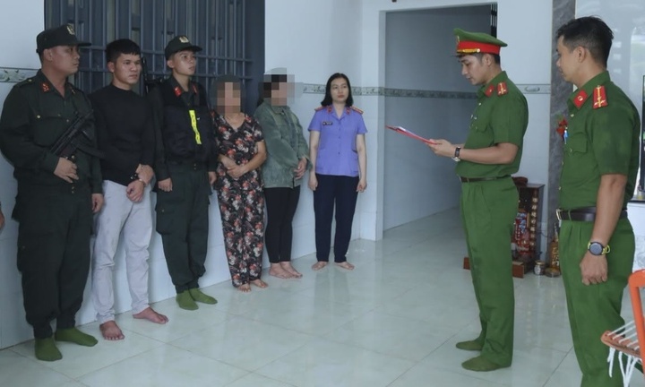 7 Nh&acirc;n vi&ecirc;n c&ocirc;ng ty TNHH l . B . Tham &ocirc; t&agrave;i sản chiếm đoạt 1 . 200 Tấn ch&igrave; tại Đồng Nai - Ảnh 1.