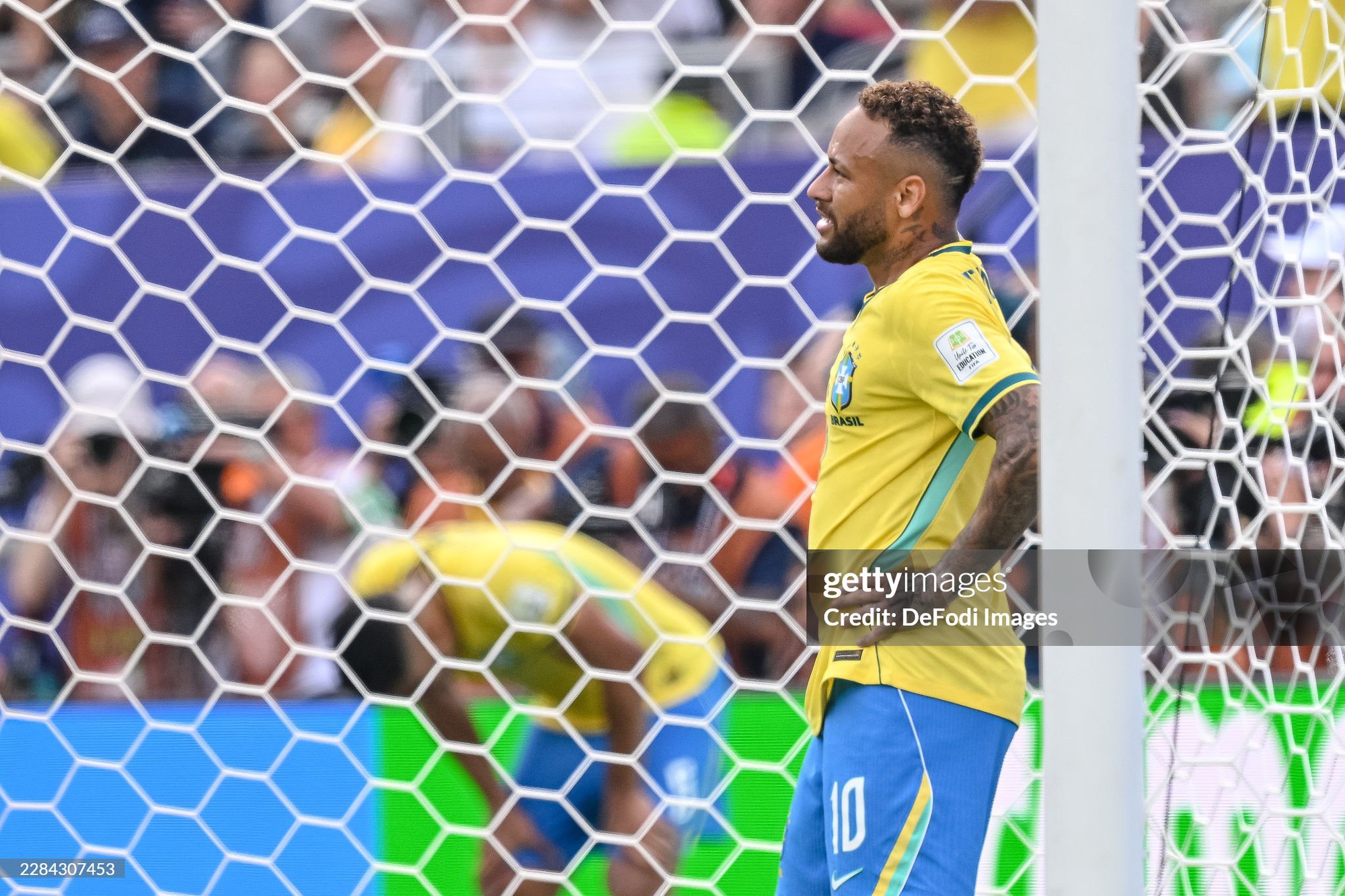 Nước mắt Neymar v&agrave; thế hệ "đứt g&atilde;y" của Brazil: C&oacute; người đang chịu &aacute;n t&ugrave; 9 năm - Ảnh 1.