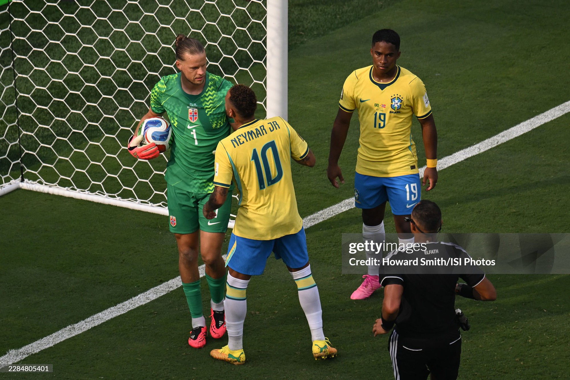 Cười ngạo nghễ trước mặt thủ môn, hóa ra Neymar vẫn tự đưa mình vào một "cái bẫy" khác - Ảnh 2. Cười ngạo nghễ trước mặt thủ môn, hóa ra Neymar vẫn tự đưa mình vào một "cái bẫy" khác - Ảnh 2.