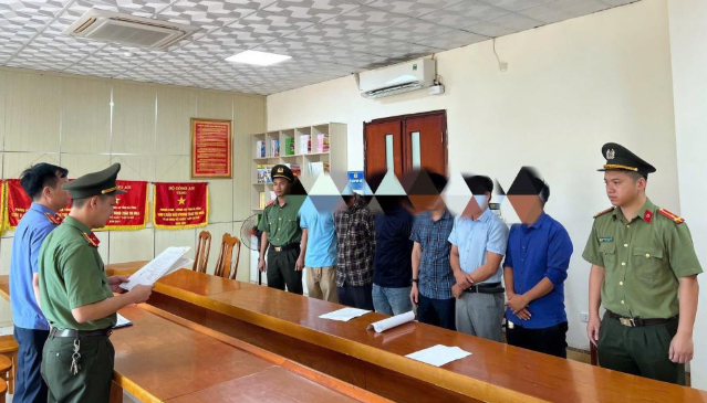 Bắt nh&oacute;m tổ chức c&aacute; độ b&oacute;ng đ&aacute; qua mạng ở Đ&agrave; Nẵng với giao dịch hơn 20 tỷ đồng - Ảnh 1.