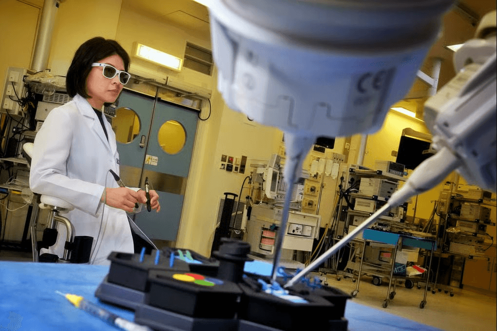 Robot phẫu thuật Trung Quốc mở ra kỷ nguy&ecirc;n mới cho c&ocirc;ng nghệ y học năm 2026 - Ảnh 2.