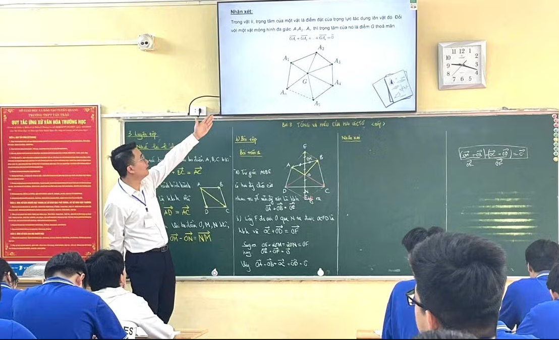 Th&ocirc;ng tin bất ngờ về gi&aacute;o vi&ecirc;n To&aacute;n Tuy&ecirc;n Quang bị giữ khẩn cấp trong vụ điểm thi cao - Ảnh 2.