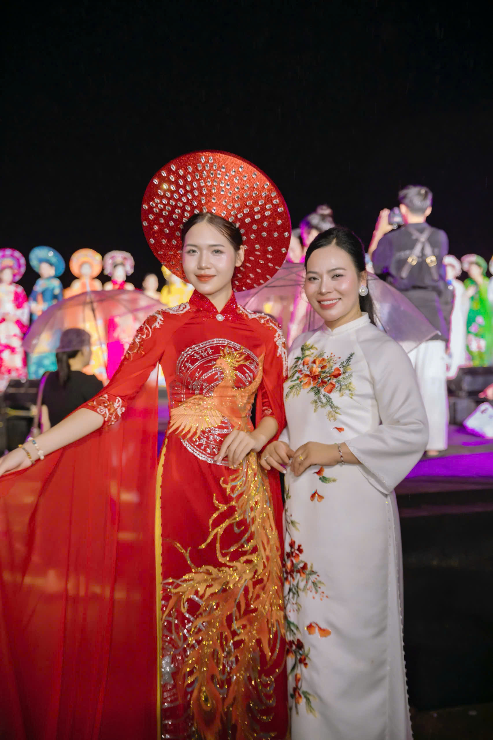 Mẫu nh&iacute; sinh năm 2010 Bảo H&acirc;n l&agrave;m vedette cho NTK Cao Thu V&acirc;n tại Huế - Ảnh 6.