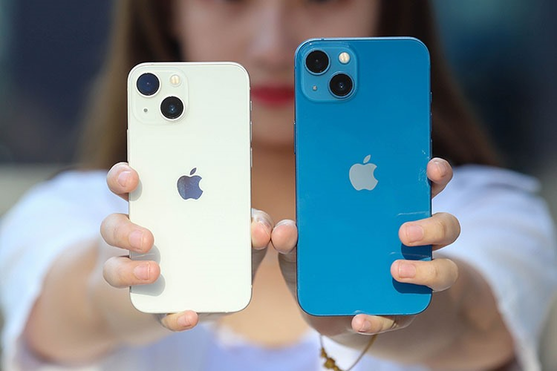 IPhone 13 giá rẻ và iPhone 14: Lựa chọn tuyệt vời dưới 15 triệu đồng năm 2026 - Ảnh 2. IPhone 13 giá rẻ và iPhone 14: Lựa chọn tuyệt vời dưới 15 triệu đồng năm 2026 - Ảnh 2.