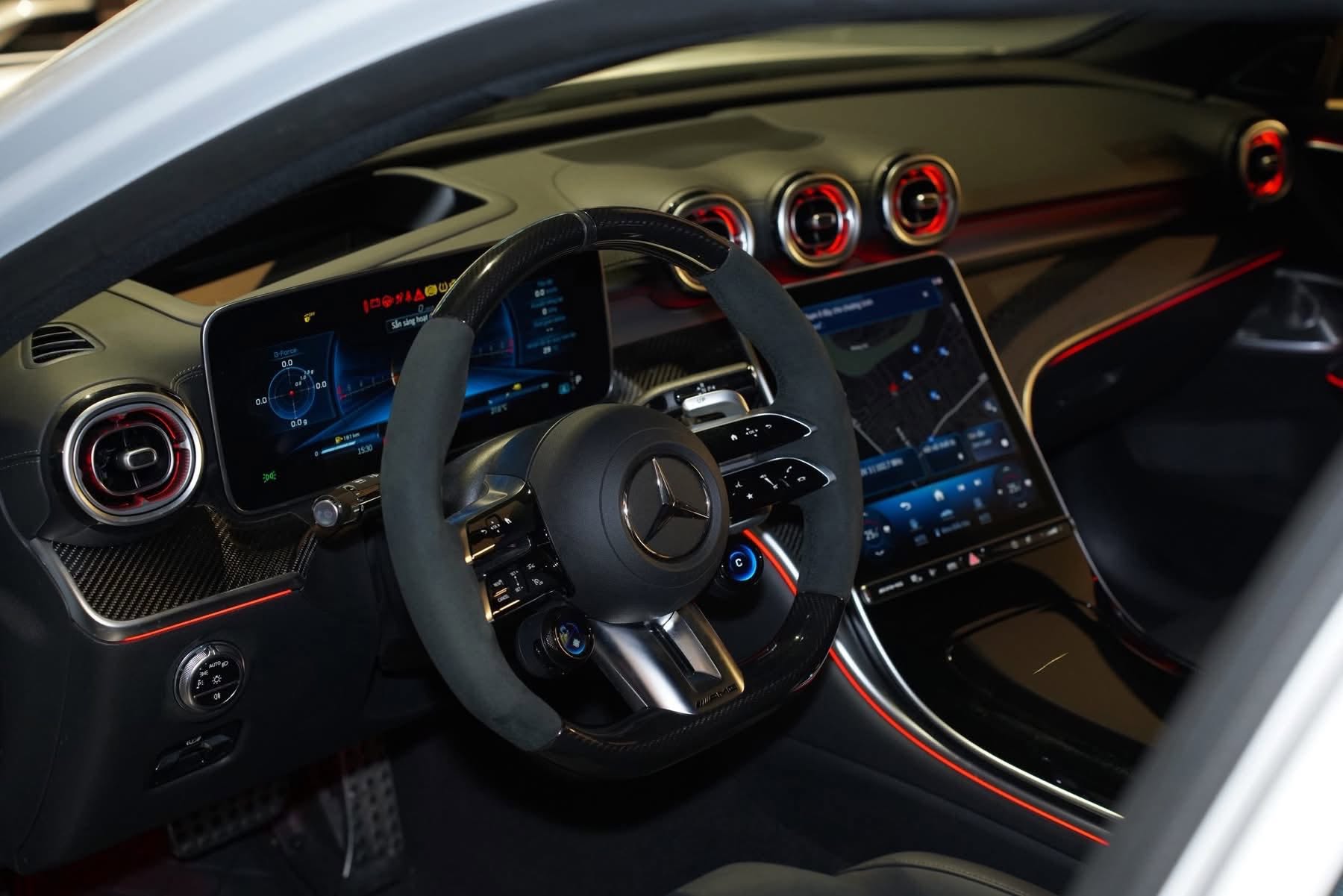 Hàng hiếm Mercedes-AMG C 63 mới 100% giảm cả tỷ đồng: Chỉ có 5 chiếc tại VN, khó 'đụng hàng' với C-Class trên đường, máy 2.0L mạnh gần 700 mã - Ảnh 7.