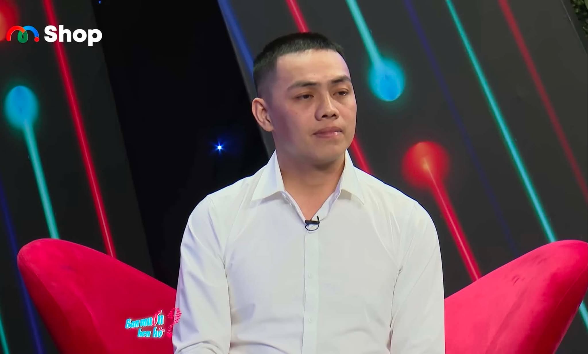 Nh&acirc;n vi&ecirc;n ng&acirc;n h&agrave;ng U40 đeo 2 c&acirc;y v&agrave;ng đi t&igrave;m bạn g&aacute;i, ph&uacute;t cuối &ldquo;quay xe&rdquo; từ chối nữ dược sĩ v&igrave; một l&yacute; do - Ảnh 1.