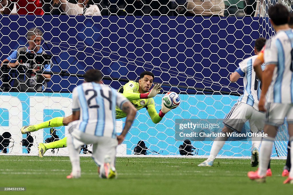 Messi hỏng penalty nhưng vẫn lập siêu kỷ lục, Argentina ngược dòng kinh điển để vào tứ kết World Cup - Ảnh 2. Messi hỏng penalty nhưng vẫn lập siêu kỷ lục, Argentina ngược dòng kinh điển để vào tứ kết World Cup - Ảnh 2.