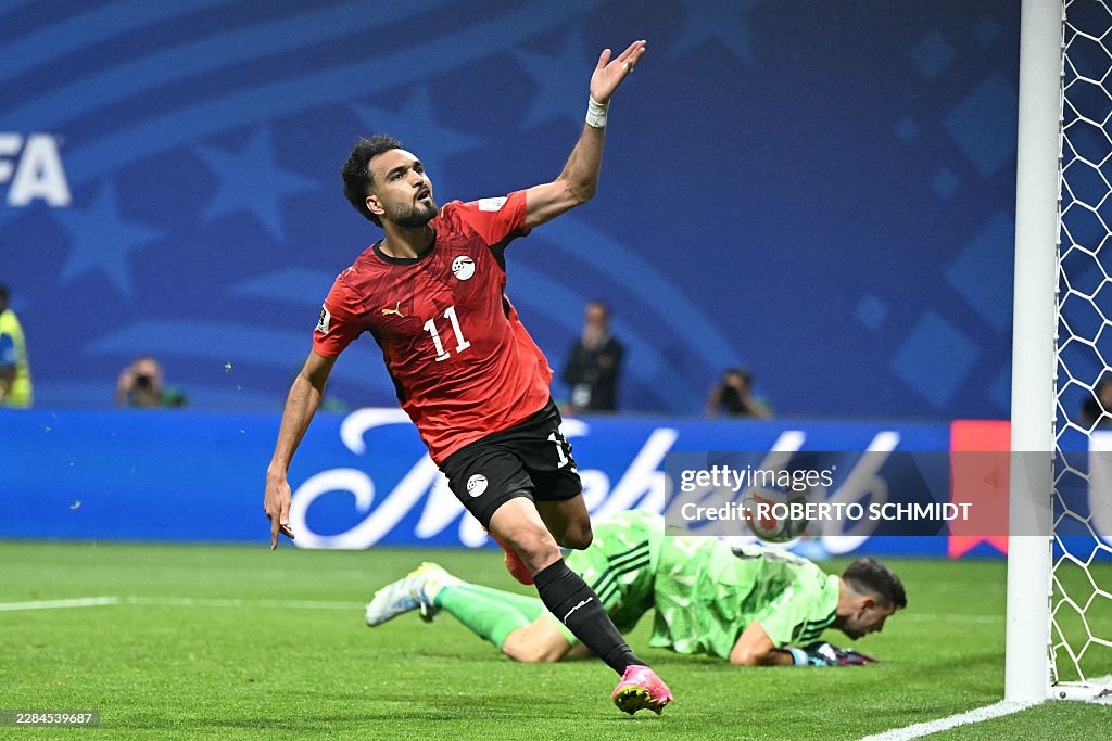 Messi hỏng penalty nhưng vẫn lập siêu kỷ lục, Argentina ngược dòng kinh điển để vào tứ kết World Cup - Ảnh 5. Messi hỏng penalty nhưng vẫn lập siêu kỷ lục, Argentina ngược dòng kinh điển để vào tứ kết World Cup - Ảnh 5.