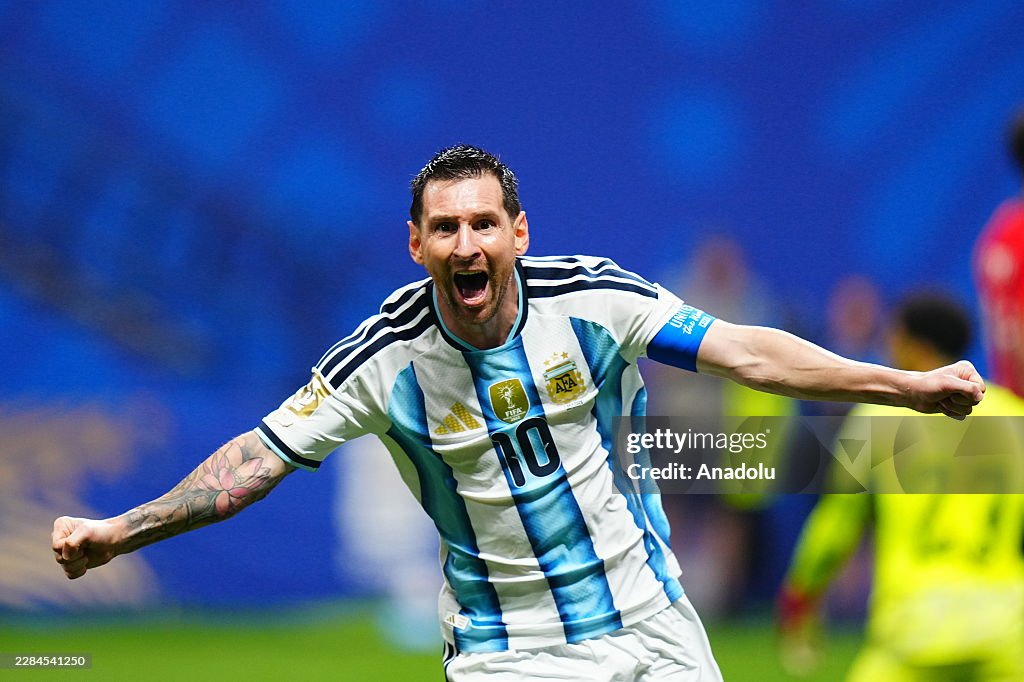 Messi hỏng penalty nhưng vẫn lập siêu kỷ lục, Argentina ngược dòng kinh điển để vào tứ kết World Cup - Ảnh 7. Messi hỏng penalty nhưng vẫn lập siêu kỷ lục, Argentina ngược dòng kinh điển để vào tứ kết World Cup - Ảnh 7.