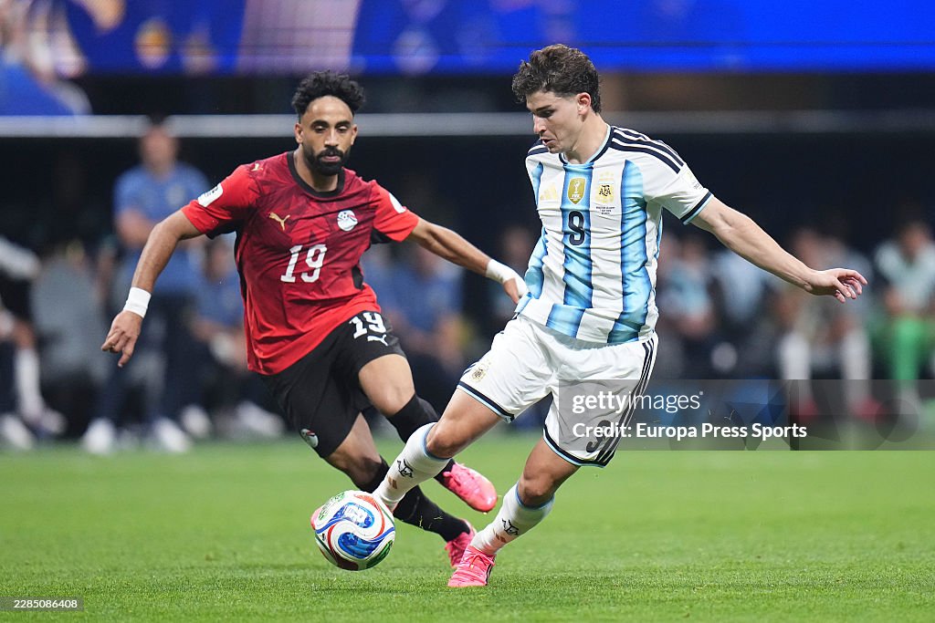 Messi hỏng penalty nhưng vẫn lập siêu kỷ lục, Argentina ngược dòng kinh điển để vào tứ kết World Cup - Ảnh 4. Messi hỏng penalty nhưng vẫn lập siêu kỷ lục, Argentina ngược dòng kinh điển để vào tứ kết World Cup - Ảnh 4.