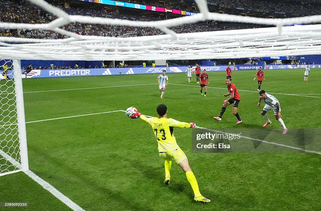 Messi hỏng penalty nhưng vẫn lập siêu kỷ lục, Argentina ngược dòng kinh điển để vào tứ kết World Cup - Ảnh 6. Messi hỏng penalty nhưng vẫn lập siêu kỷ lục, Argentina ngược dòng kinh điển để vào tứ kết World Cup - Ảnh 6.