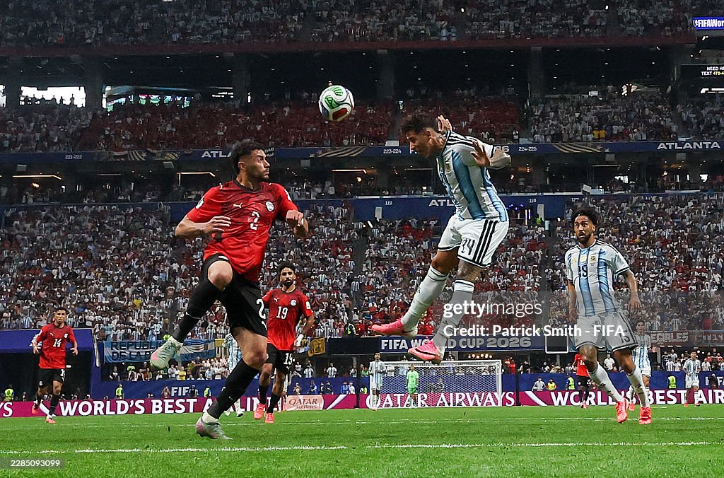 Messi hỏng penalty nhưng vẫn lập siêu kỷ lục, Argentina ngược dòng kinh điển để vào tứ kết World Cup - Ảnh 8. Messi hỏng penalty nhưng vẫn lập siêu kỷ lục, Argentina ngược dòng kinh điển để vào tứ kết World Cup - Ảnh 8.