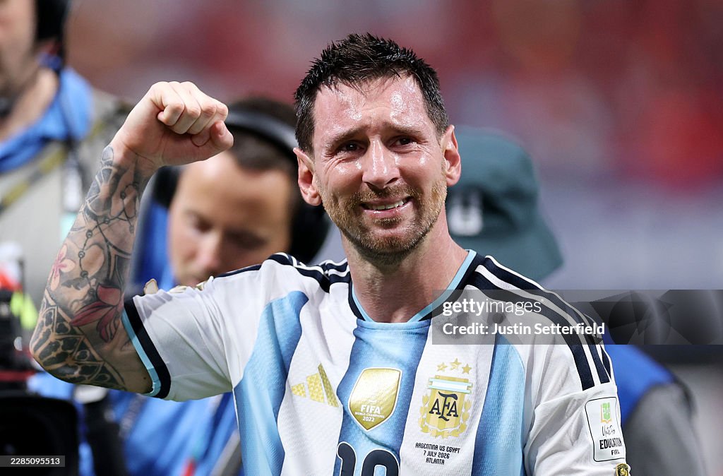 Highlight Argentina vs Ai Cập: Messi rực sáng dù hỏng penalty, kịch bản ngược dòng không tưởng - Ảnh 1. Highlight Argentina vs Ai Cập: Messi rực sáng dù hỏng penalty, kịch bản ngược dòng không tưởng - Ảnh 1.