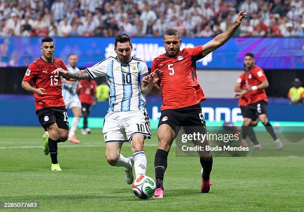DIỄN BIẾN Argentina 3-2 Ai Cập: Messi ch&oacute;i s&aacute;ng v&agrave; Argentina ngược d&ograve;ng ph&uacute;t b&ugrave; giờ - Ảnh 8.