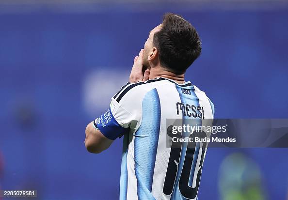 DIỄN BIẾN Argentina 3-2 Ai Cập: Messi ch&oacute;i s&aacute;ng v&agrave; Argentina ngược d&ograve;ng ph&uacute;t b&ugrave; giờ - Ảnh 6.