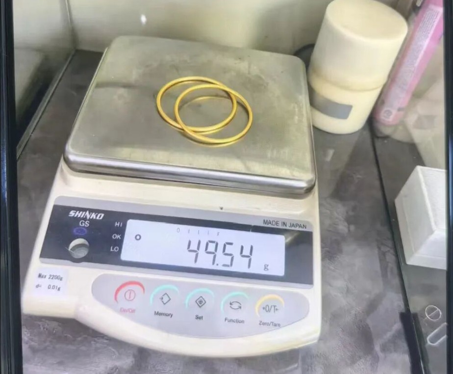 Chủ nhà dặn tuyệt đối đừng vào một căn phòng, nữ lao công lén mở cửa rồi cả gia đình phải vội vã bỏ trốn - Ảnh 3.