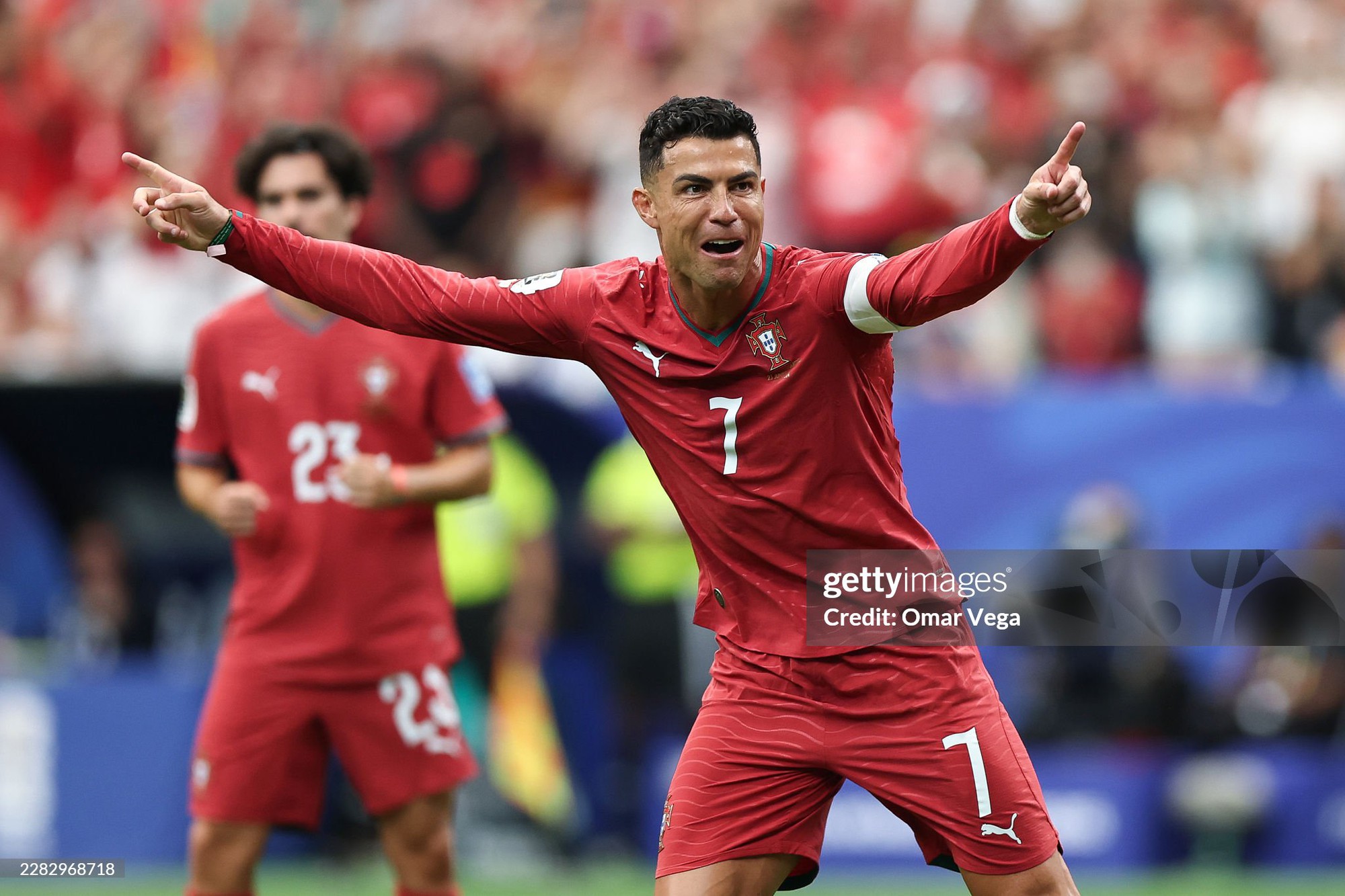 Messi chỉ cần nói "tôi sẽ chờ đến năm 2030", Ronaldo liệu có đổi ý việc chia tay World Cup? - Ảnh 2.