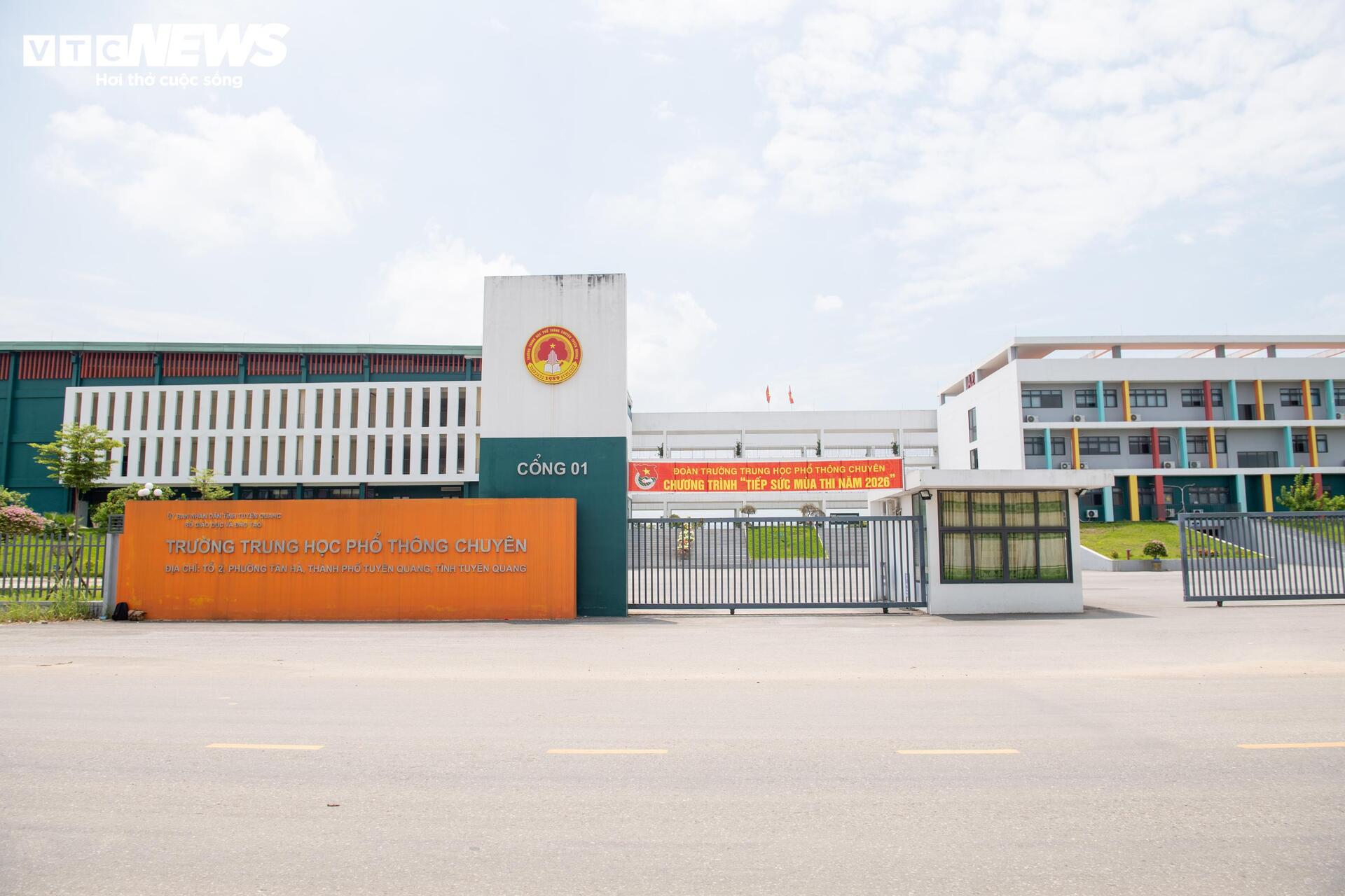 Trường THPT Chuyên Tuyên Quang gây chú ý sau vụ 146 điểm 10 môn Toán năm 2026 - Ảnh 1.