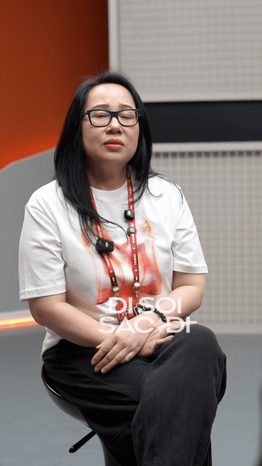 CEO Yeah1 Vân Hạnh bật khóc, xin lỗi trực tiếp 34 Anh Tài của show Anh Trai Vượt Ngàn Chông Gai - Ảnh 1.