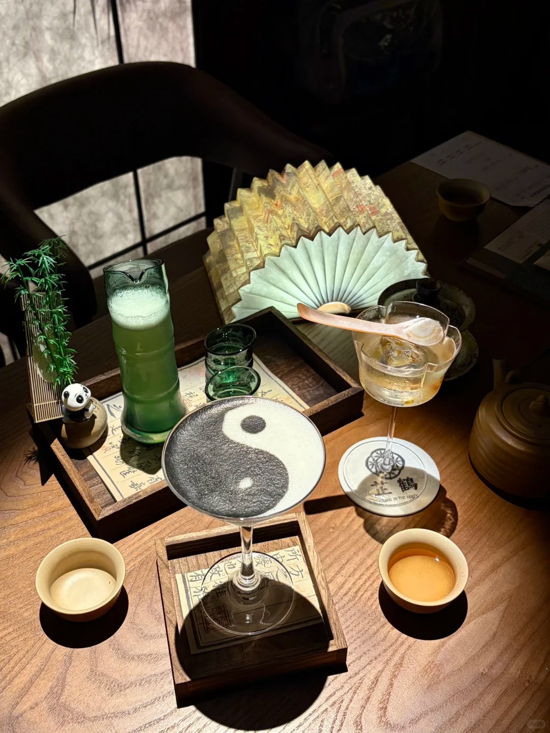 Giới trẻ Trung Quốc rủ nhau đi bar bắt mạch: Bác sĩ Trung y kê đơn, bartender pha "cocktail dưỡng sinh" riêng cho từng người - Ảnh 3.