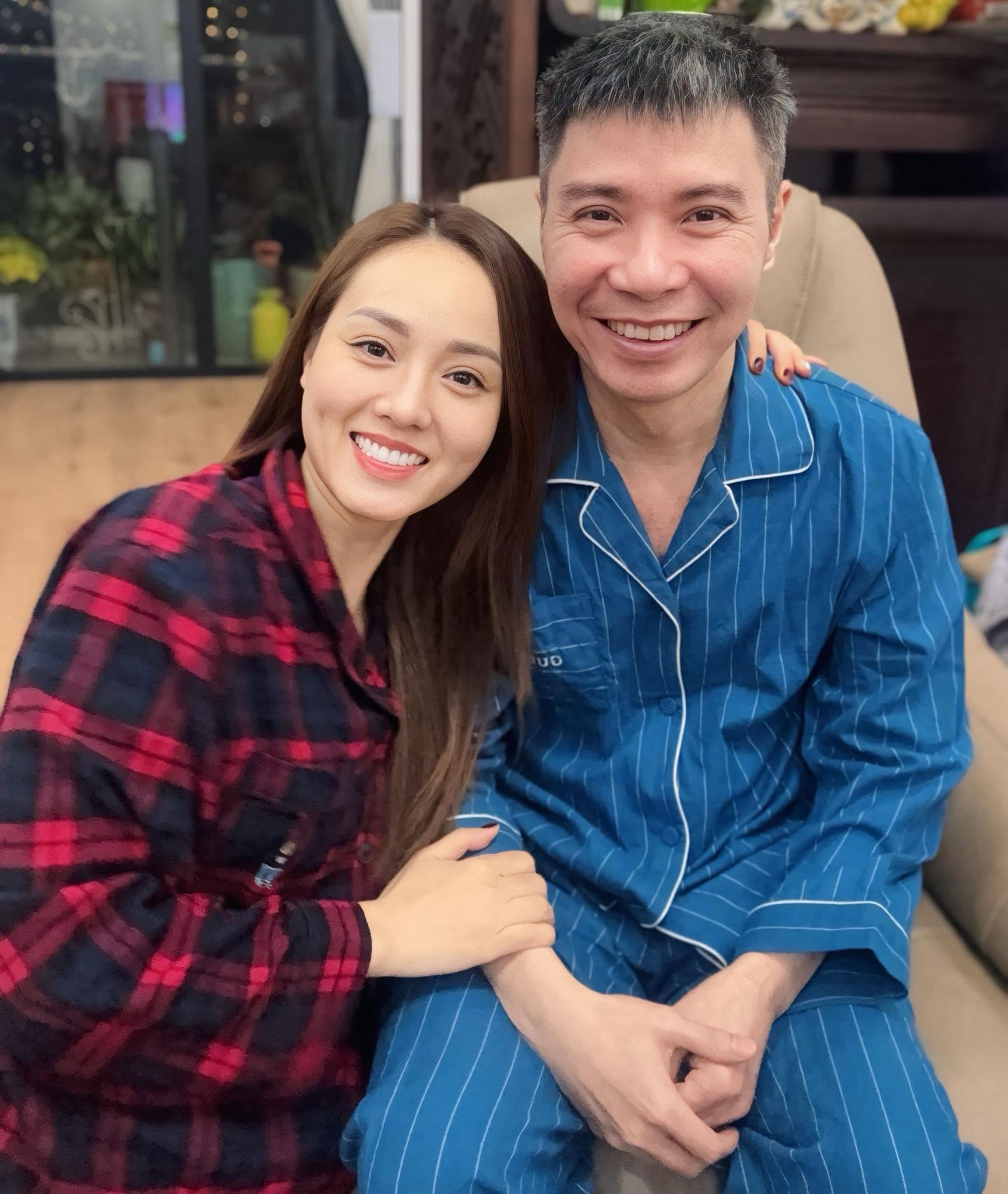 Vợ k&eacute;m 15 tuổi NSND C&ocirc;ng L&yacute; n&oacute;i thẳng: "Chồng ốm th&igrave; cả nước biết, số khổ cả nước cũng hay" - Ảnh 1.