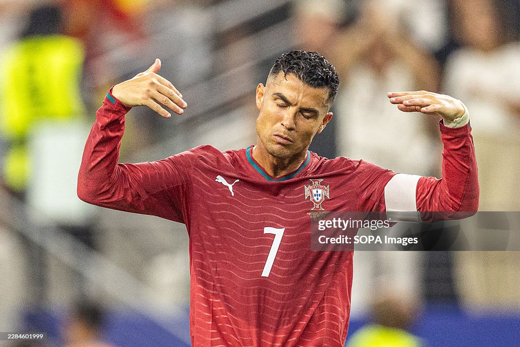 FIFA cập nhật xếp hạng cầu thủ World Cup: Messi không có ngôi đầu, Ronaldo văng khỏi top 50 - Ảnh 2. FIFA cập nhật xếp hạng cầu thủ World Cup: Messi không có ngôi đầu, Ronaldo văng khỏi top 50 - Ảnh 2.