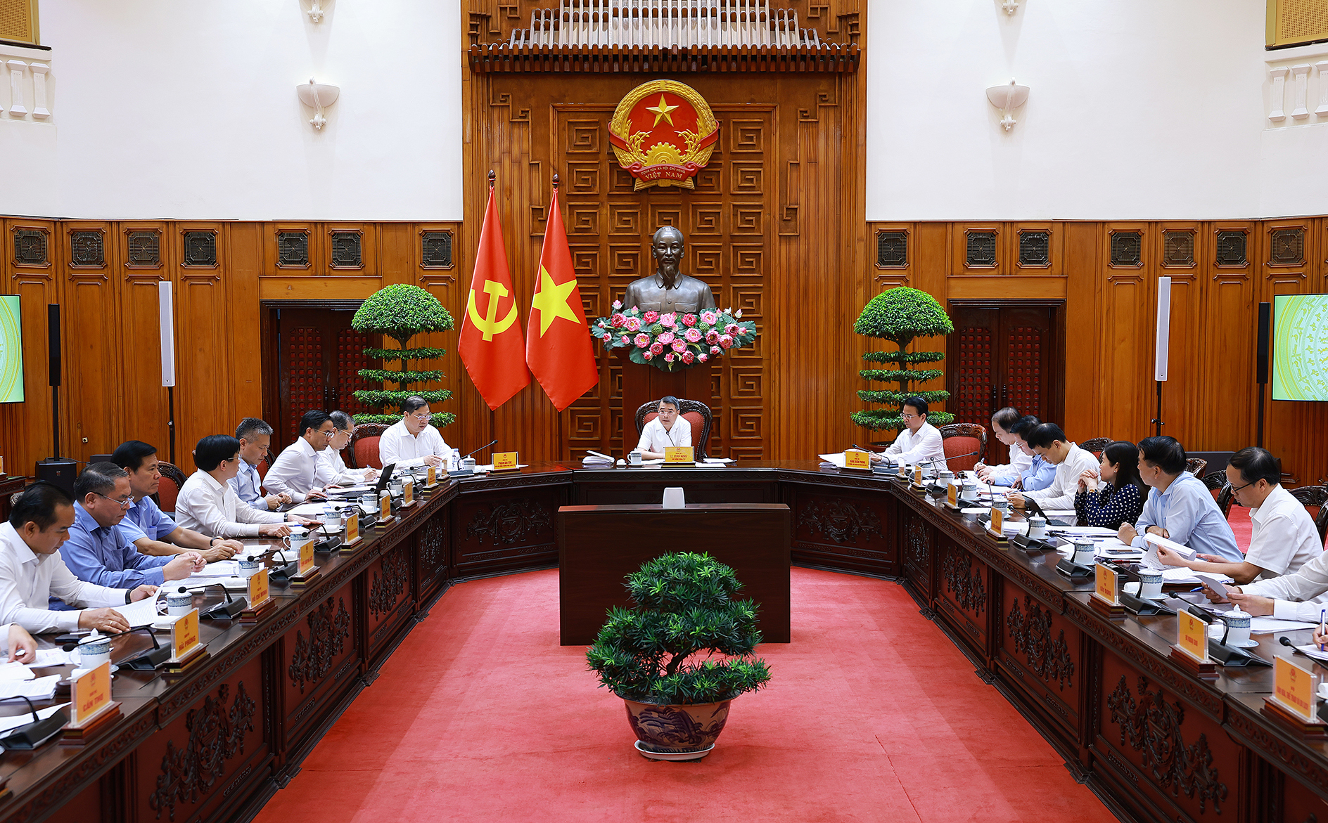 Thủ tướng chủ tr&igrave; họp về thu hồi t&agrave;i sản thất tho&aacute;t trong c&aacute;c vụ &aacute;n 2026 - Ảnh 1.