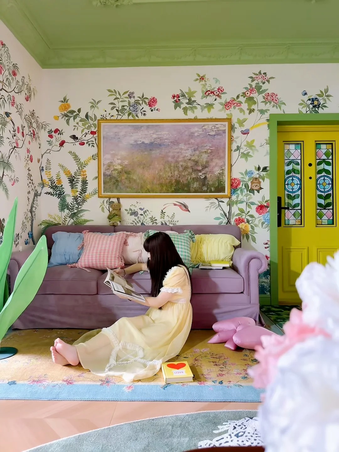 Kh&ocirc;ng phải c&ocirc;ng ch&uacute;a nhưng sống trong "l&acirc;u đ&agrave;i cổ t&iacute;ch" 90m2, ghế ngồi 12 triệu/chiếc - Ảnh 1.