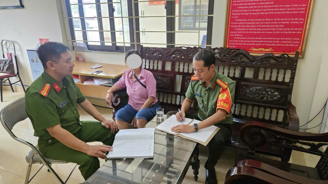Công an Bát Xát ngăn chặn lừa đảo qua mạng: Bà N . T . N suýt mất 140 triệu đồng - Ảnh 1. Công an Bát Xát ngăn chặn lừa đảo qua mạng: Bà N . T . N suýt mất 140 triệu đồng - Ảnh 1.